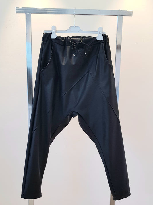 Vegane Lederhose "Tief"